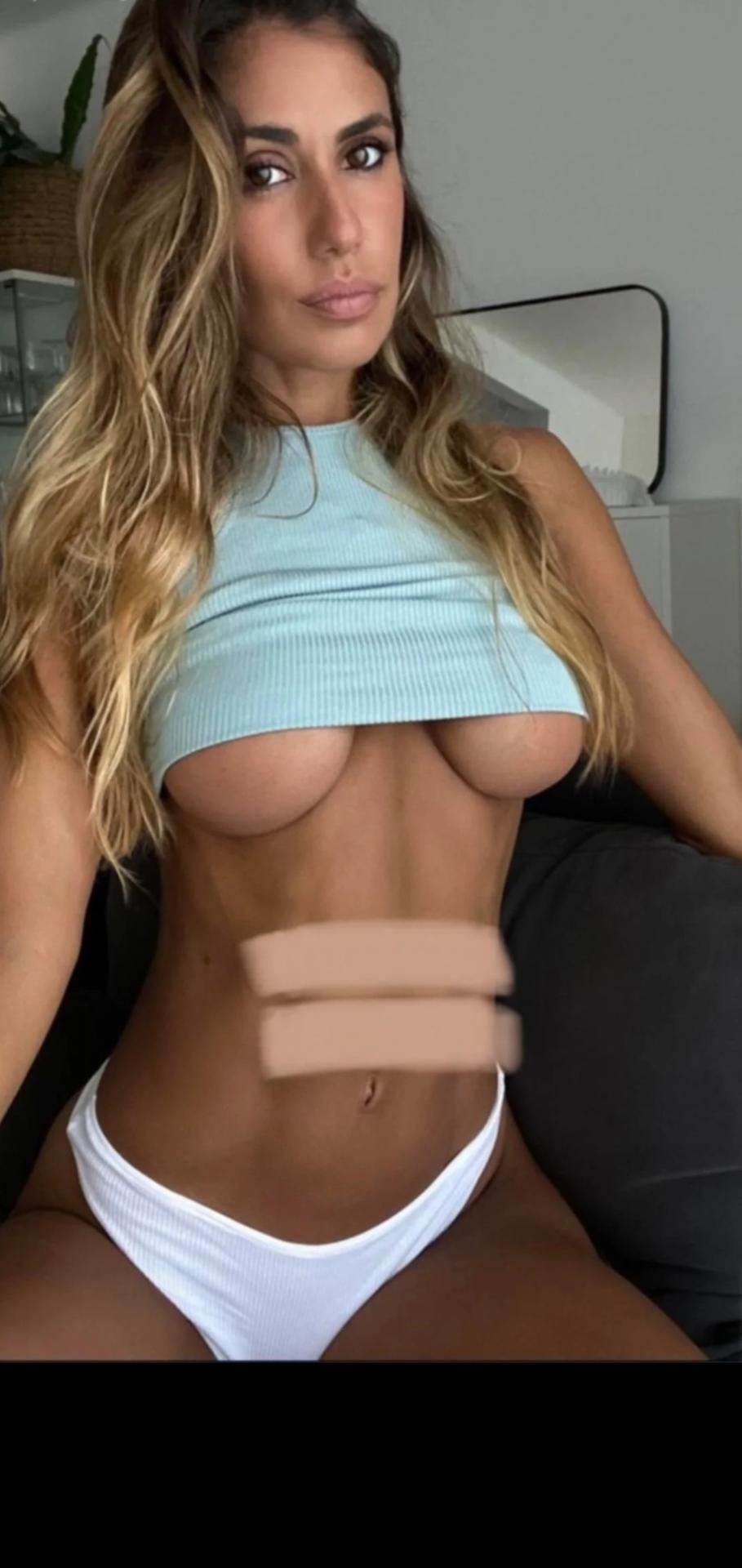 Carolineclnfit / carolinasolano Filtraciones Nude de OnlyFans 1