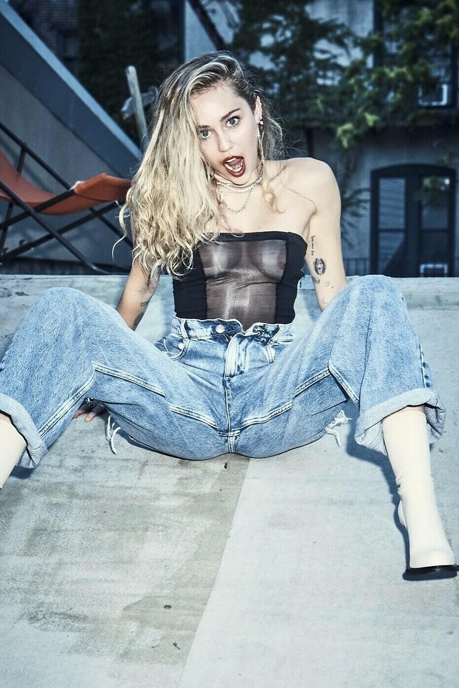 Miley Cyrus / mileycyrus Filtraciones Desnudas de OnlyFans 1