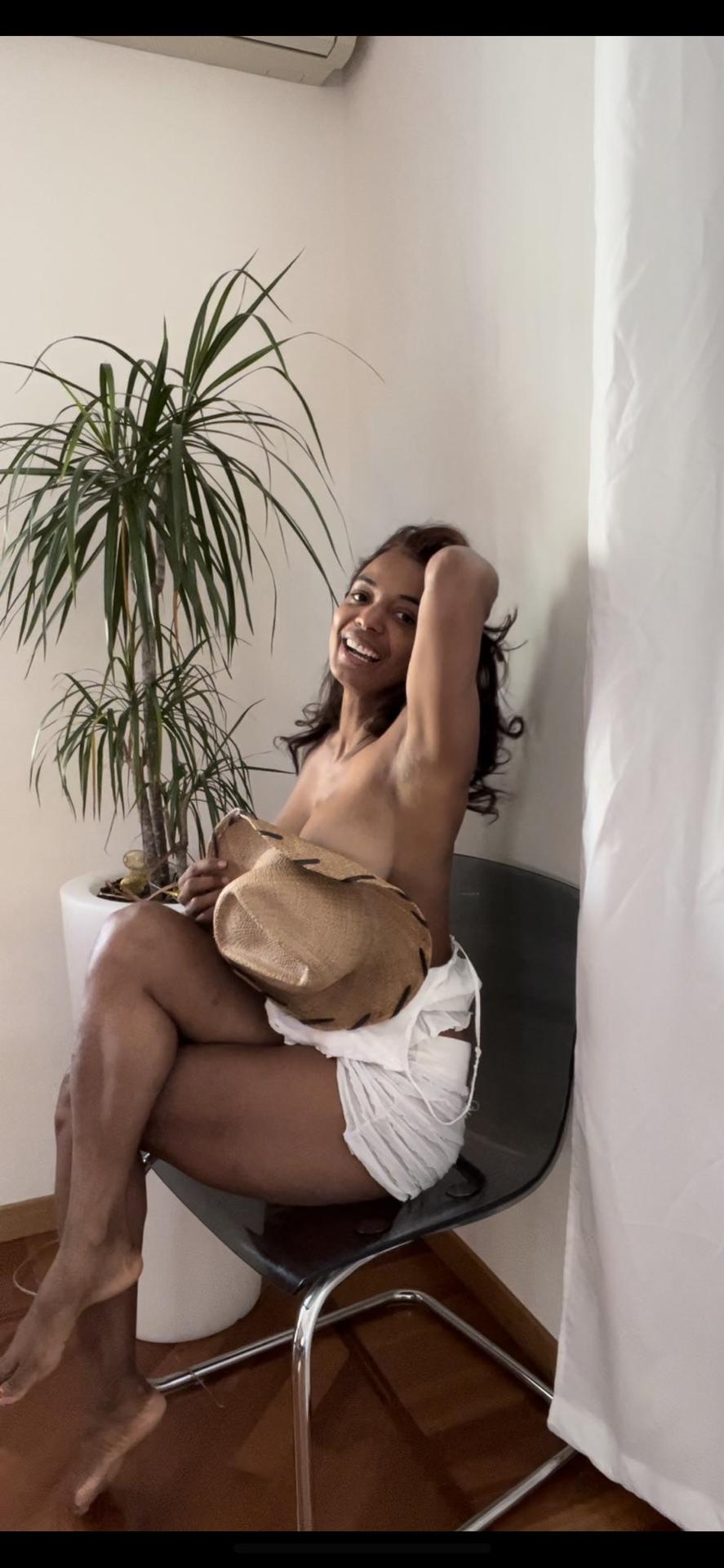Rina Luna Rivera / lunarr25 Filtraciones Nude de OnlyFans 1