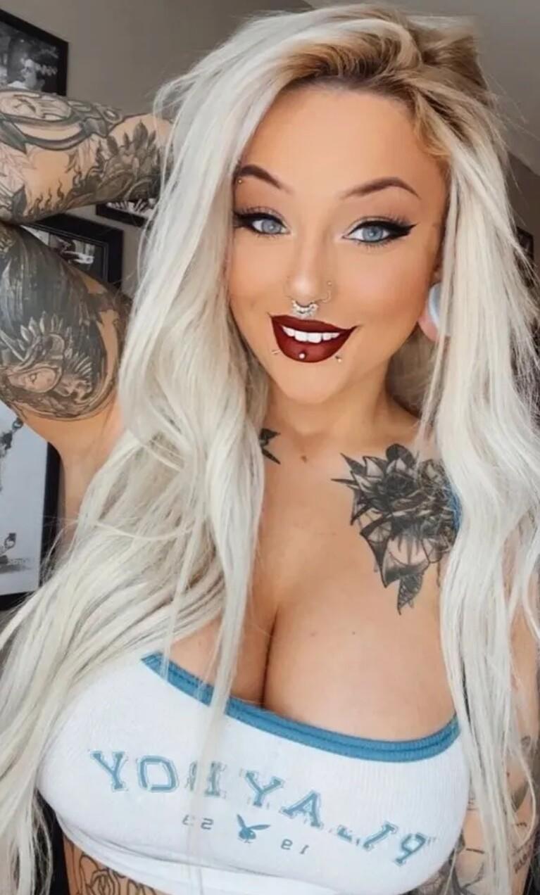 Dezi / Screamqueen68 Filtraciones Nude de OnlyFans 1