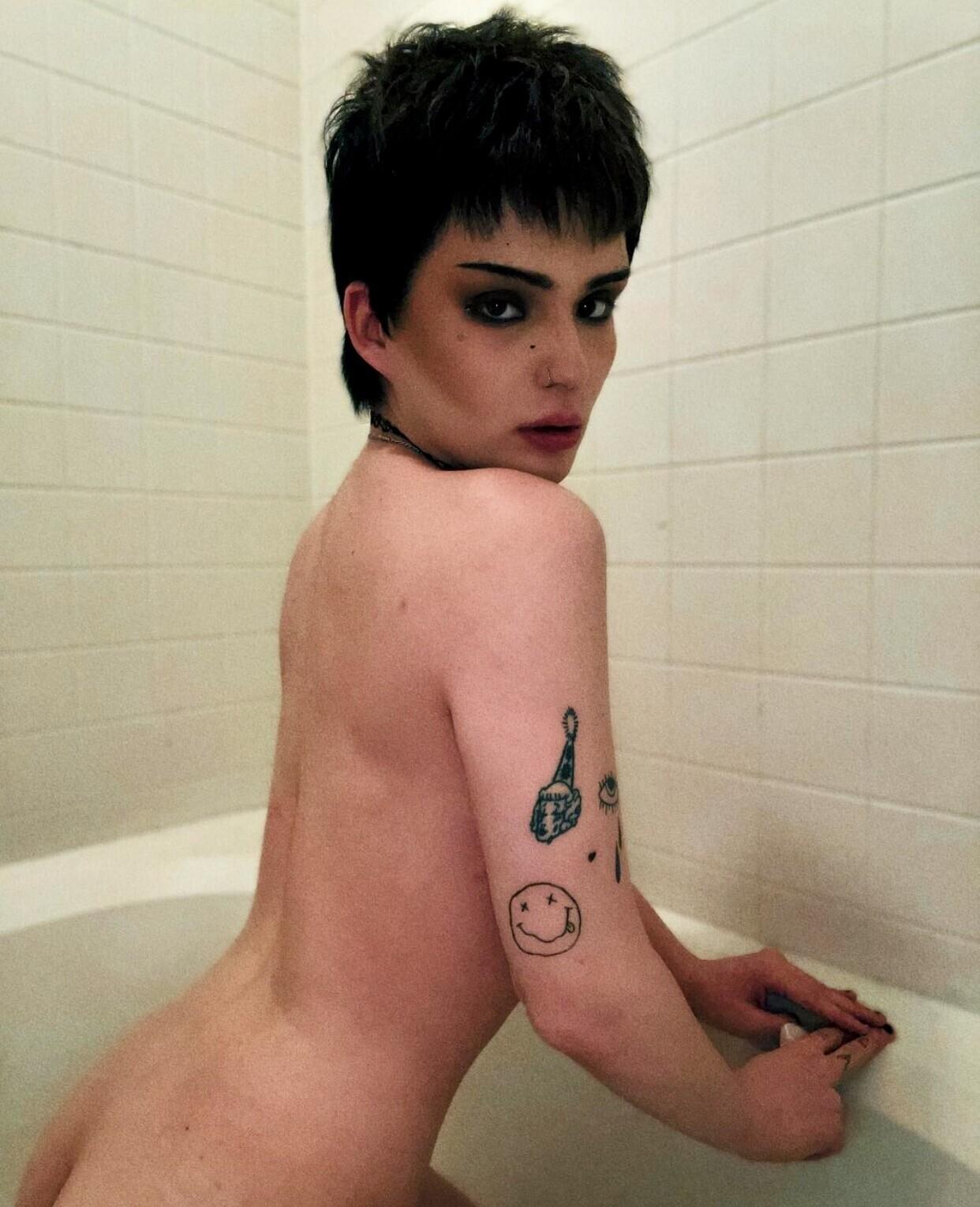 Filtraciones desnudas de Triggvaandering / Xena.Divine en OnlyFans 1