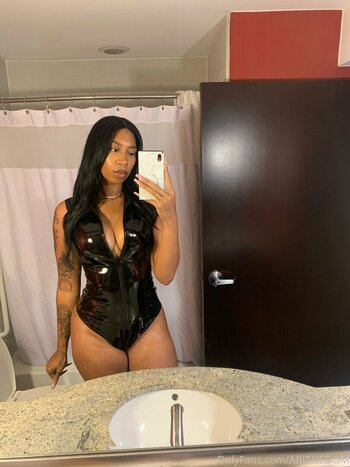 Aritheamazon / Ari T / Arrianathedomme / Ebony Kink Queen / The ebony amazon / ari_amazon / azriatheamazon Filtraciones Desnudas OnlyFans Foto 20