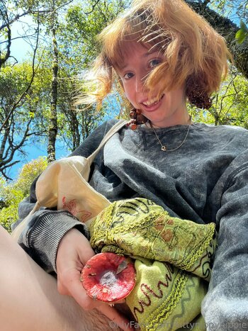 kittynippyhippie / littlenippyhippie Filtraciones Desnudas OnlyFans Foto 45