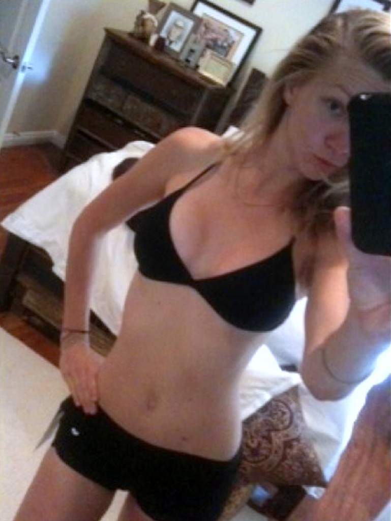 Heather Morris Desnuda 001