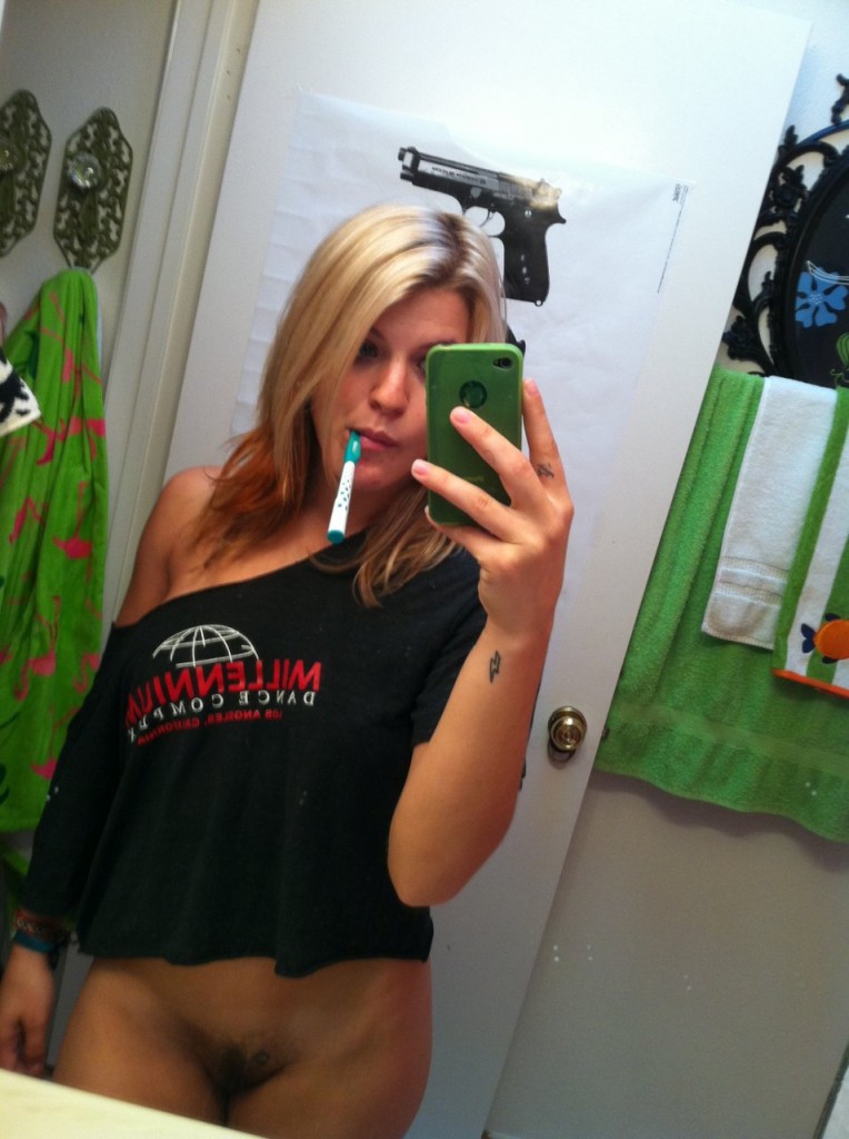 Janelle Ginestra Desnuda 18