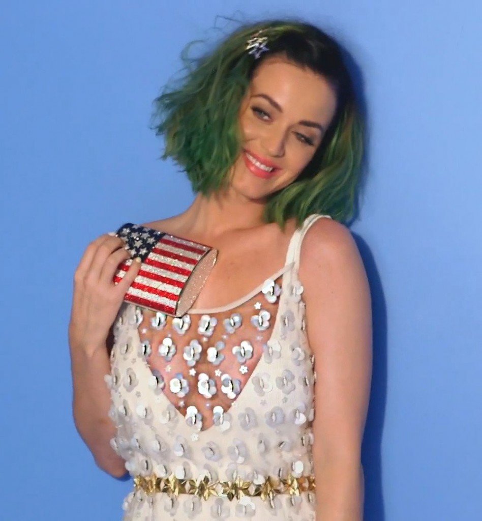 Pechos y pezones de Katy Perry 005