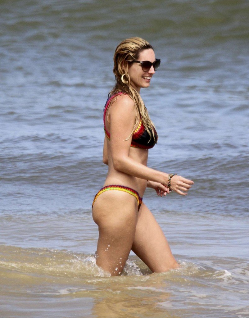 Kelly Brook en Bikini 03