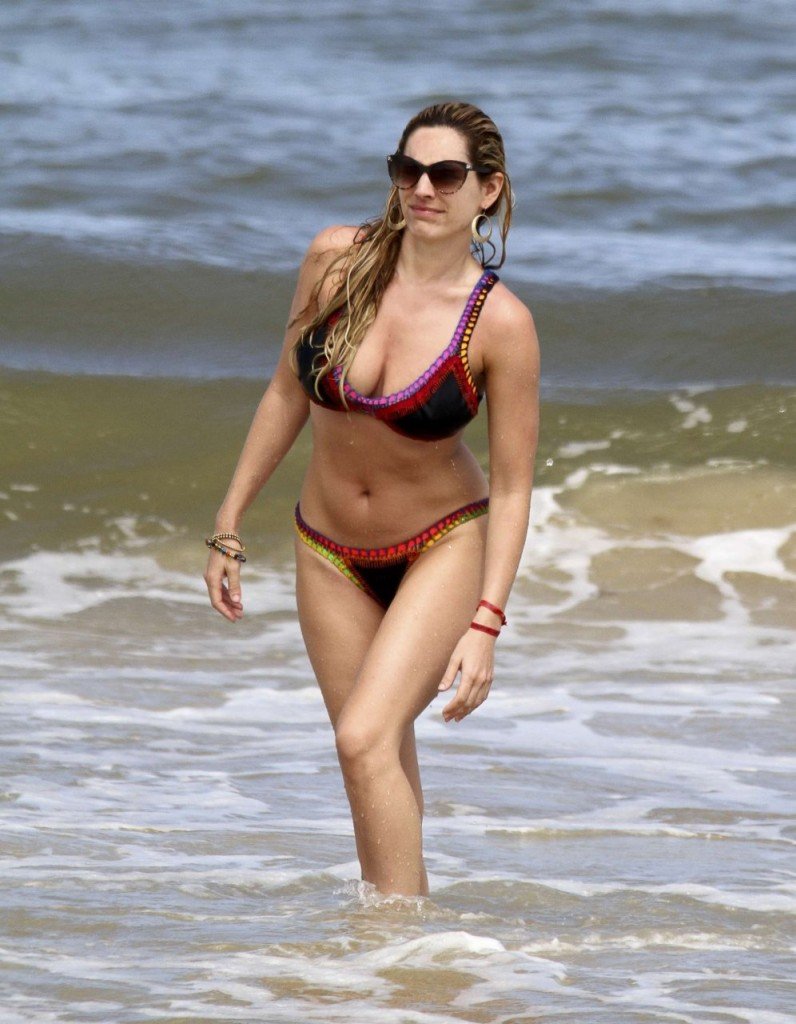 Kelly Brook en Bikini 05