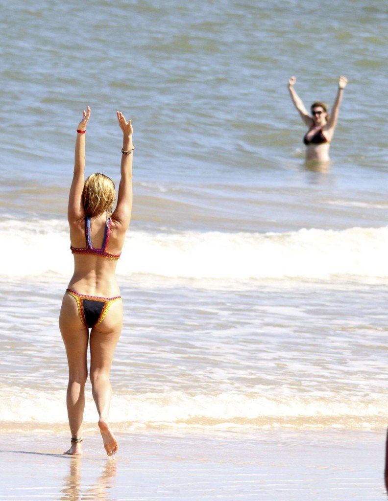 Kelly Brook en Bikini 09