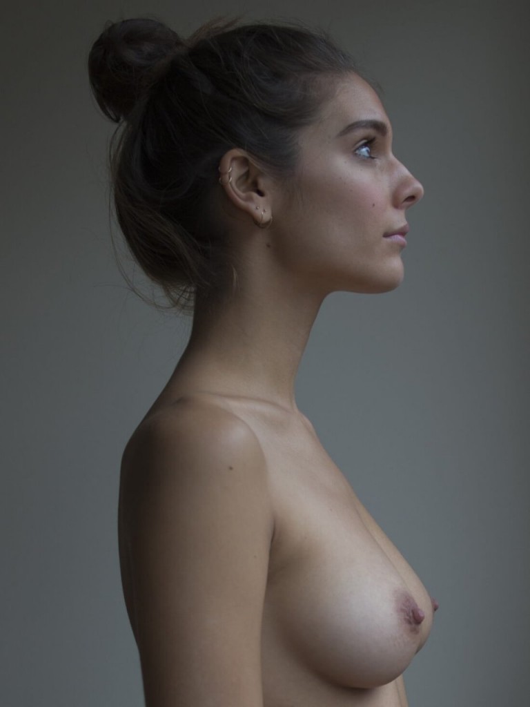 Caitlin Stasey Desnuda 01