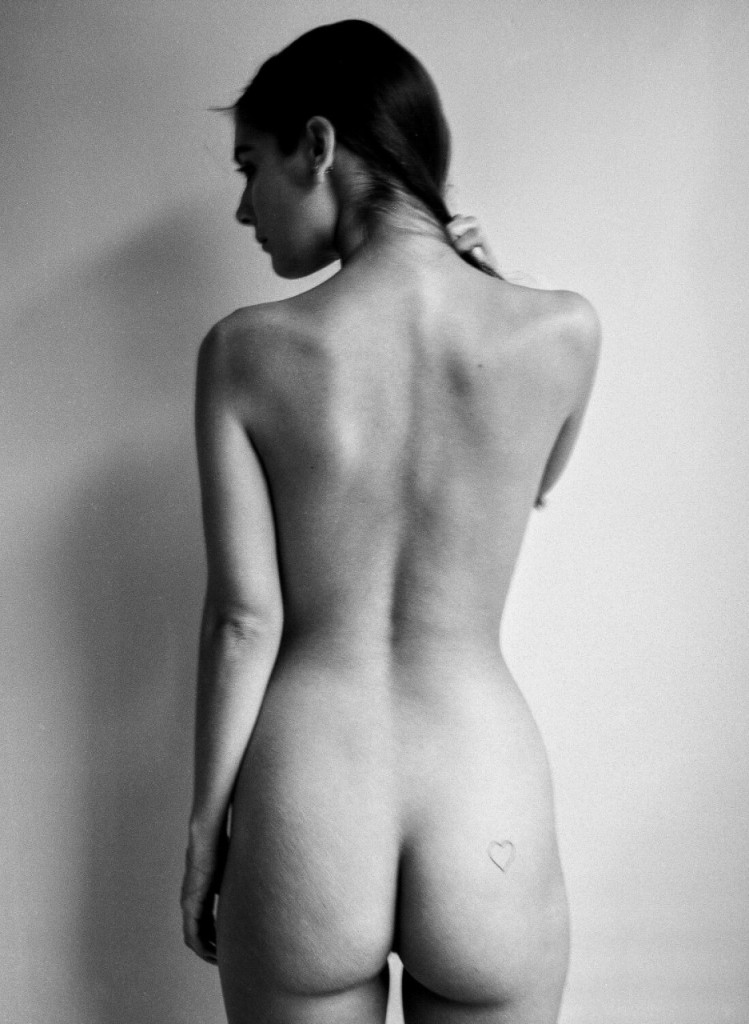 Caitlin Stasey Desnuda 02