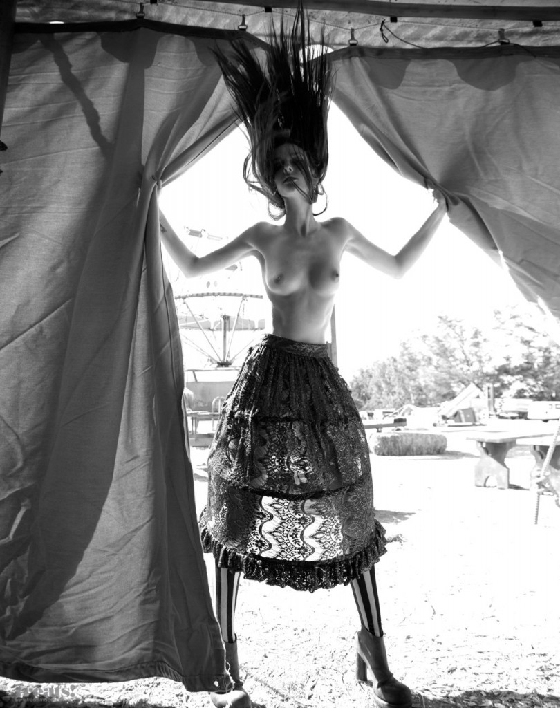 Lydia Hearst Desnuda 09