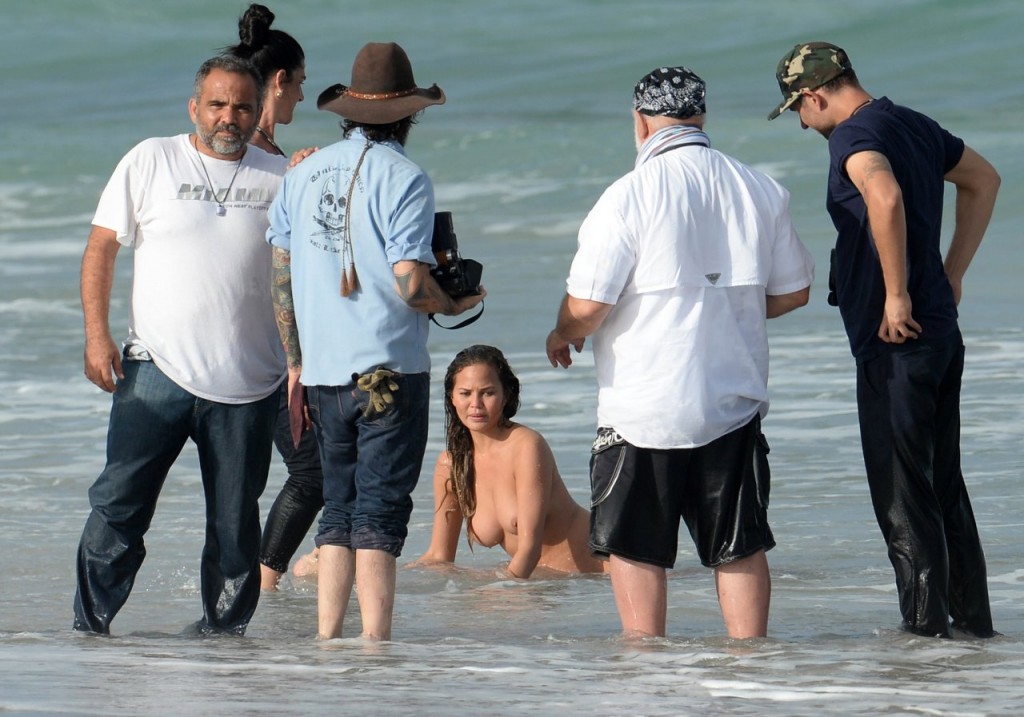 Chrissy Teigen Desnuda 19