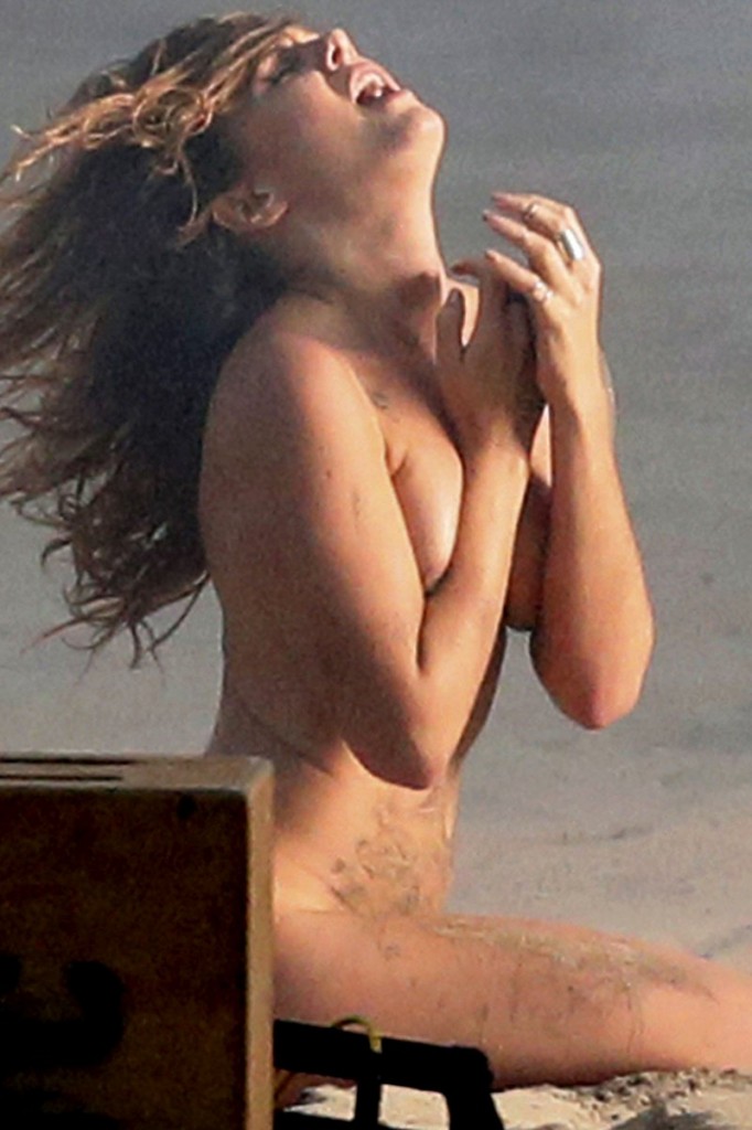 EXCLUSIVO: La estrella pop sueca Tove Lo filma un video musical MUY revelador para su nueva canción 'Timebomb' en la playa