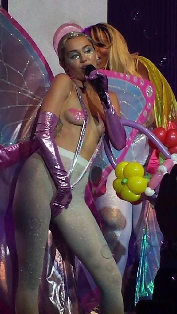 Miley-Cyrus-Topless-18