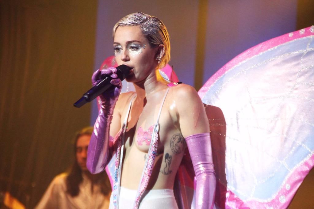 Miley-Cyrus-Topless-35