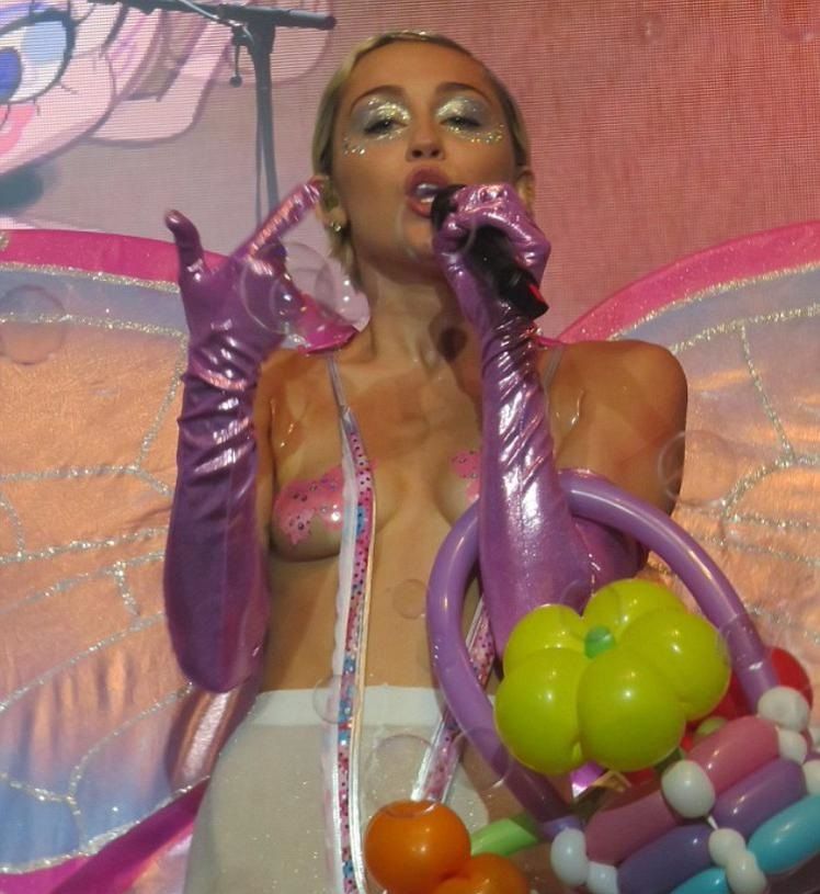 Miley-Cyrus-Topless-4