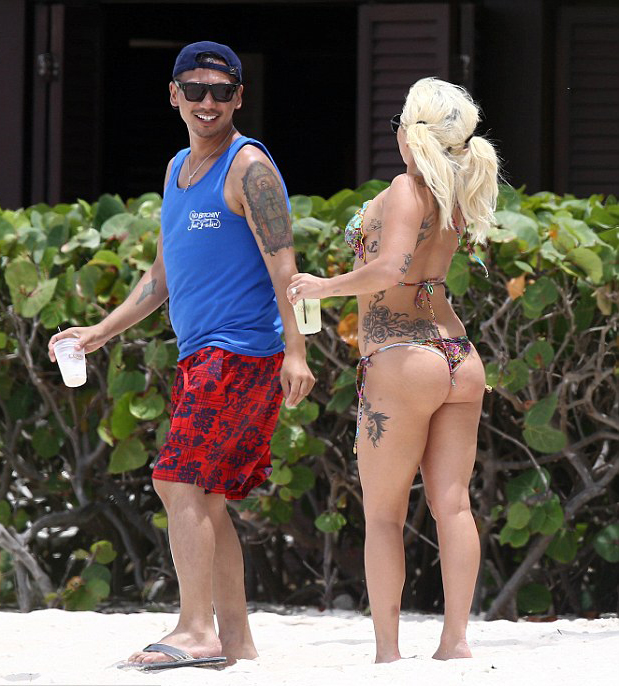 Lady-Gaga-in-Bikini-30