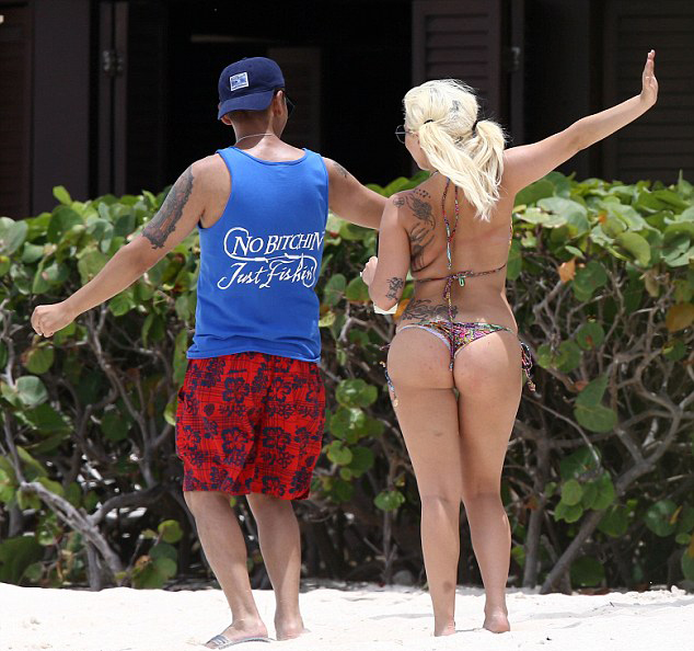 Lady-Gaga-in-Bikini-31