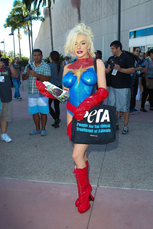 Courtney-Stodden-Body-Paint-23