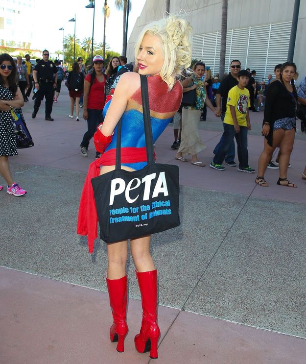 Courtney-Stodden-Body-Paint-32