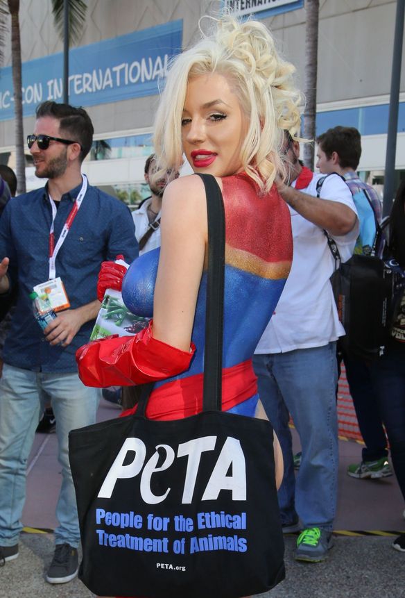Courtney-Stodden-Body-Paint-7