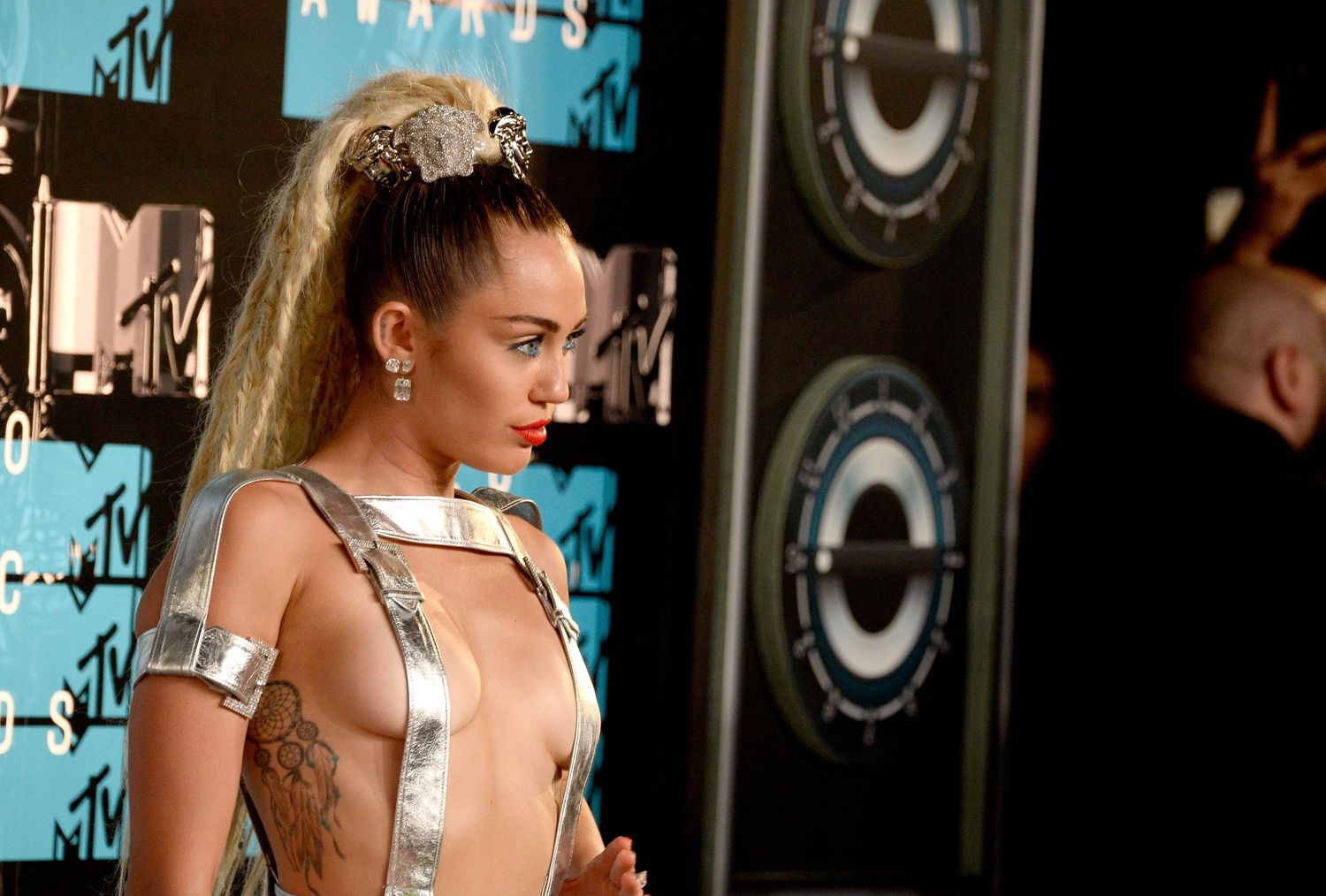 Miley-Cyrus-Sexy-152