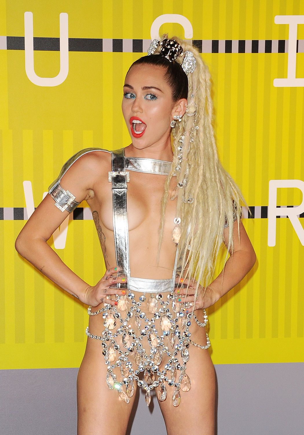 Miley-Cyrus-Sexy-41