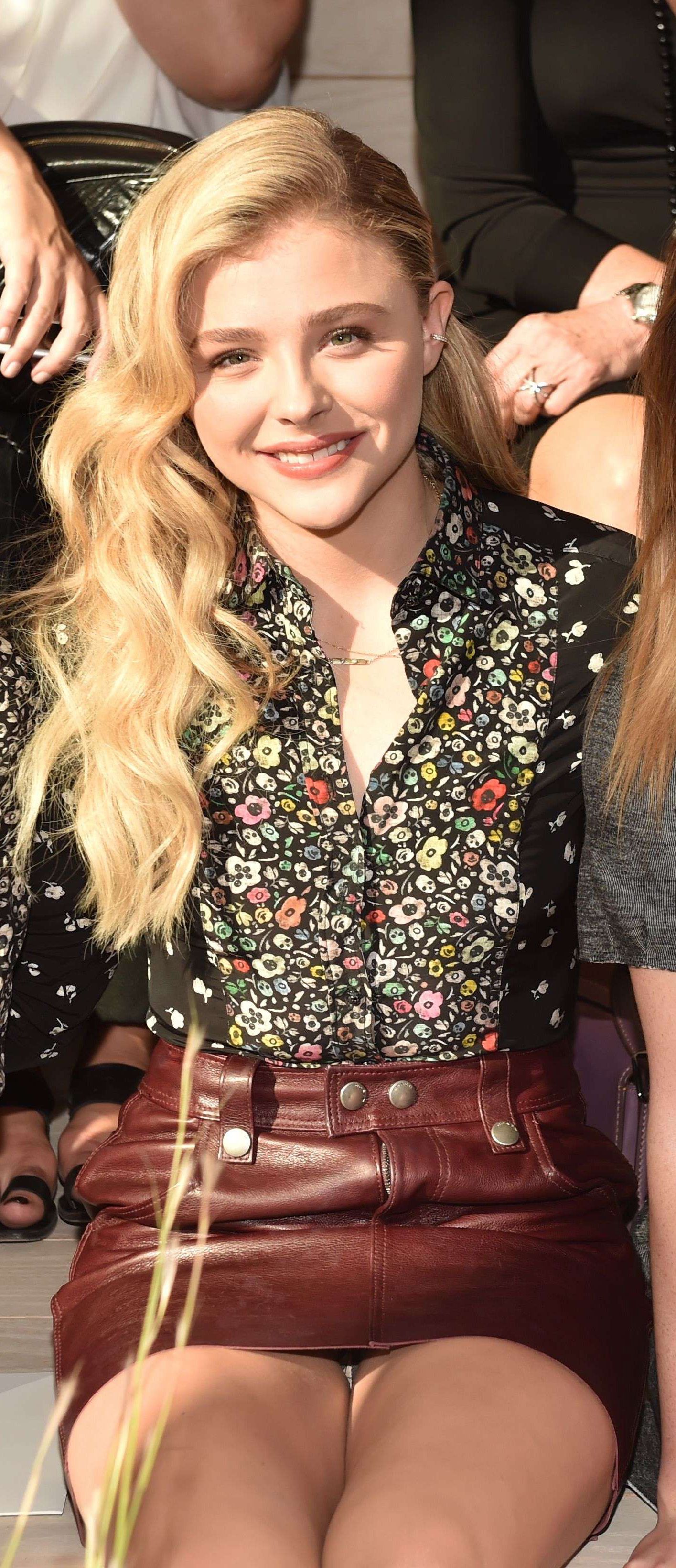 Chloe-Grace-Moretz-Upskirt-New-7