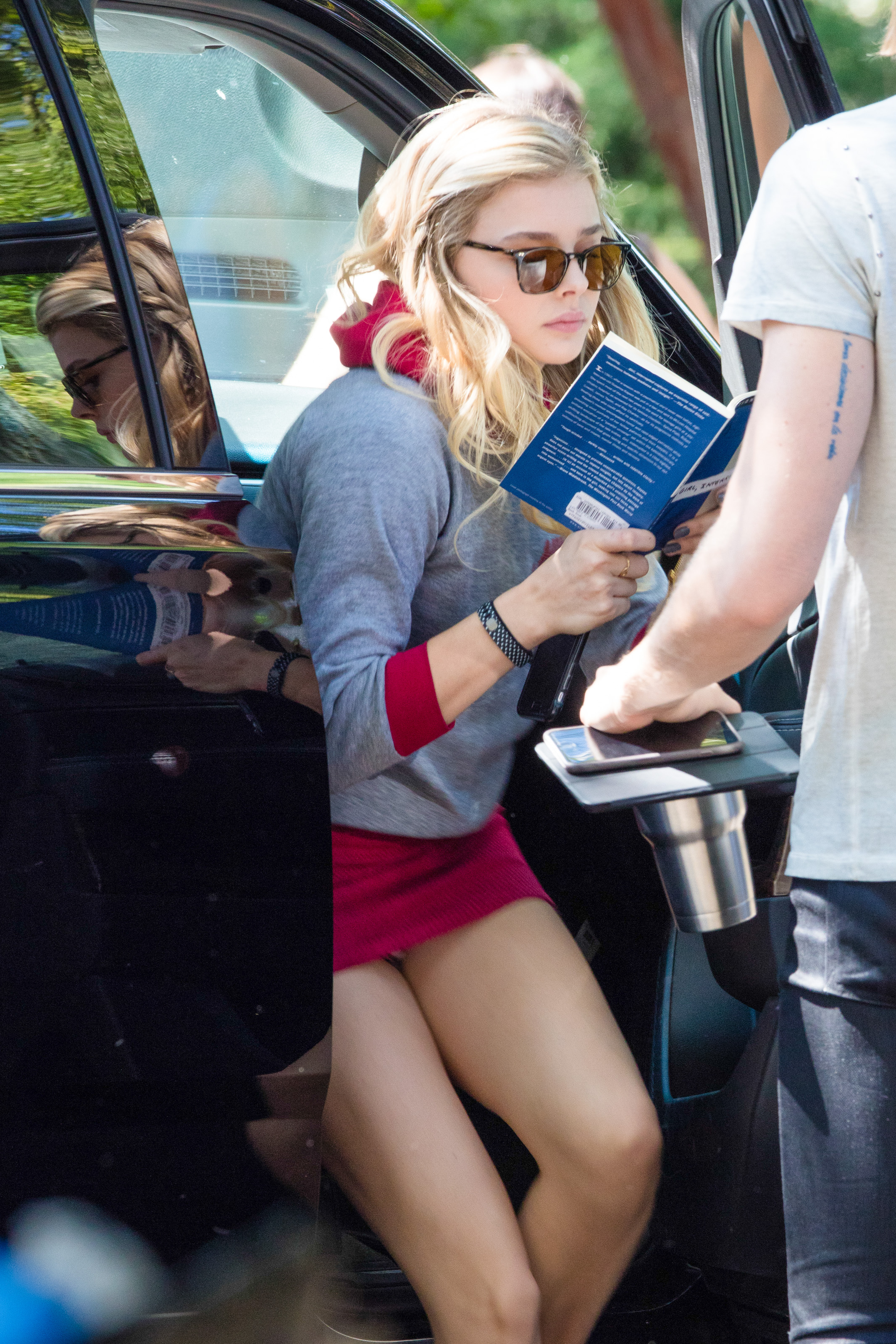 Chloe-Grace-Moretz-Upskirt-New-9