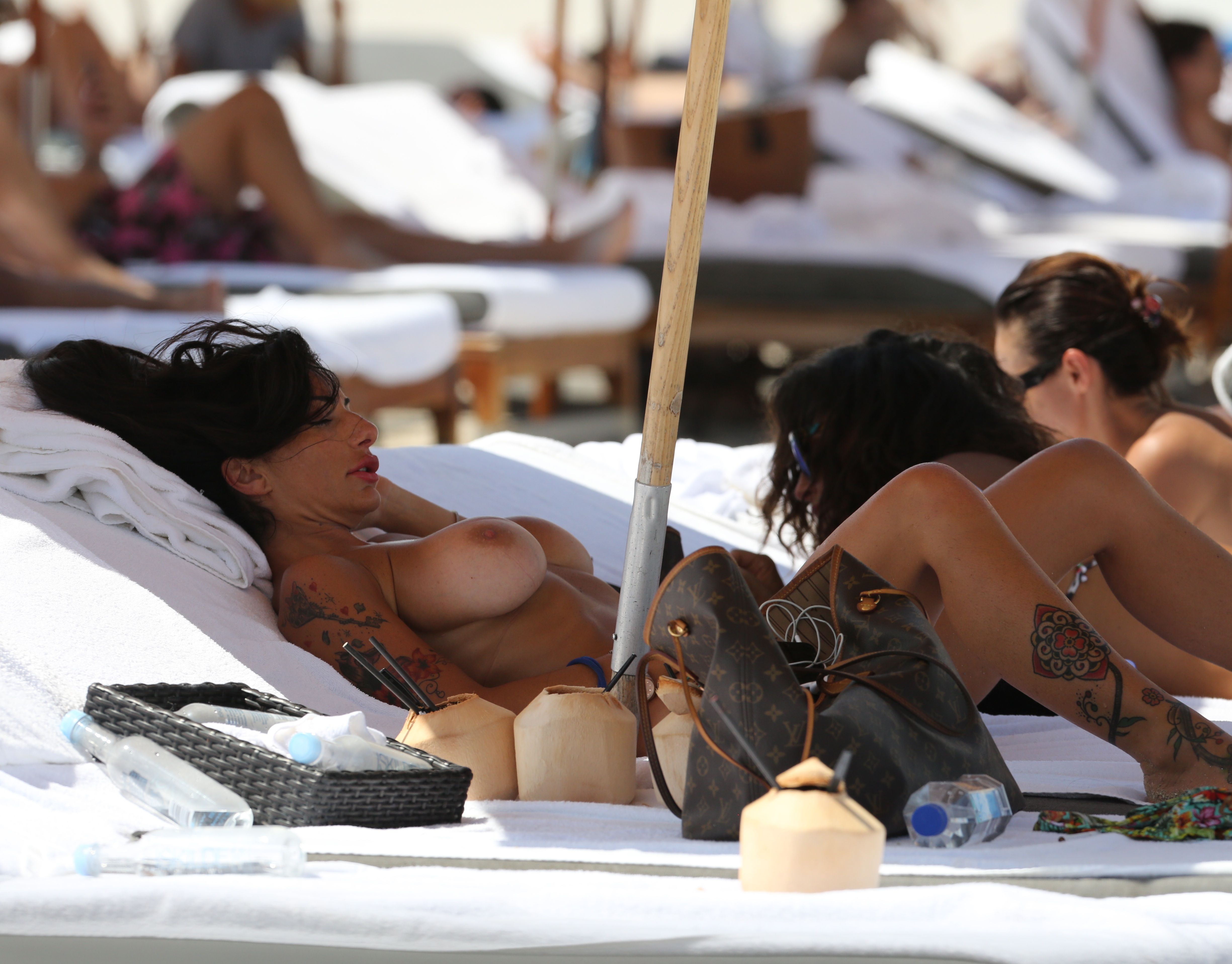 Priscilla-Salerno-en-Bikini-Topless-5
