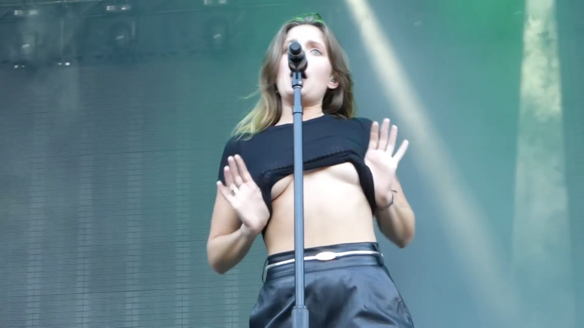 Tove-Lo-Tits-5
