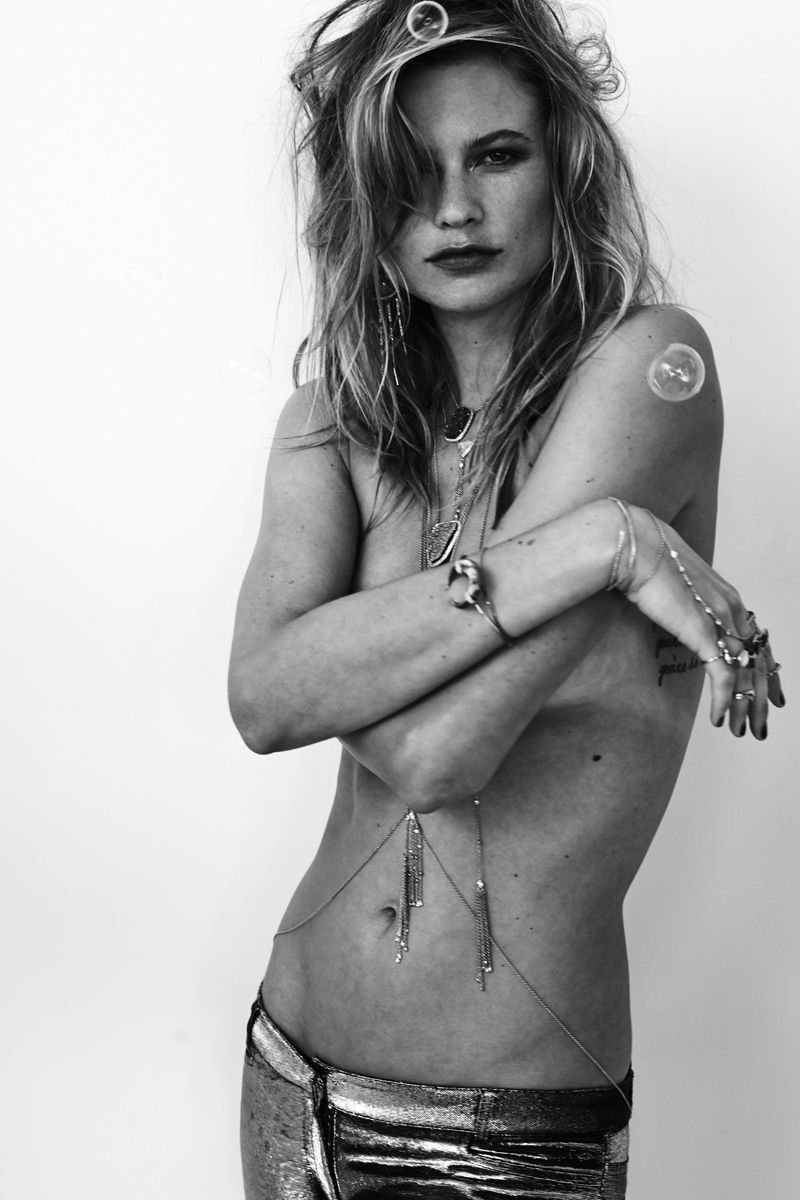 Behati-Prinsloo-Sexy-Topless-20