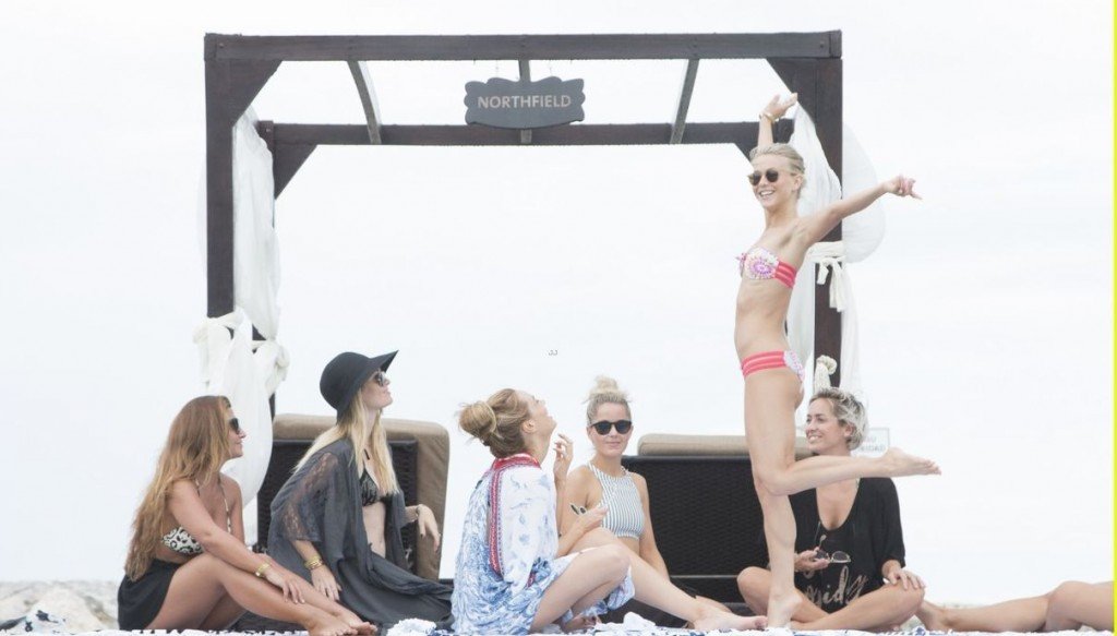 Julianne-Hough-en-Bikini-10