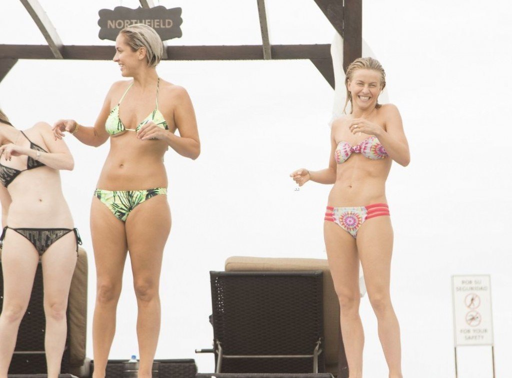 Julianne-Hough-en-Bikini-4