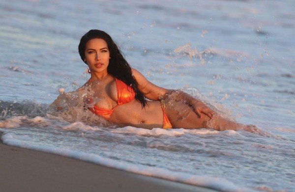 Nasia-Jansen-Bikini-18