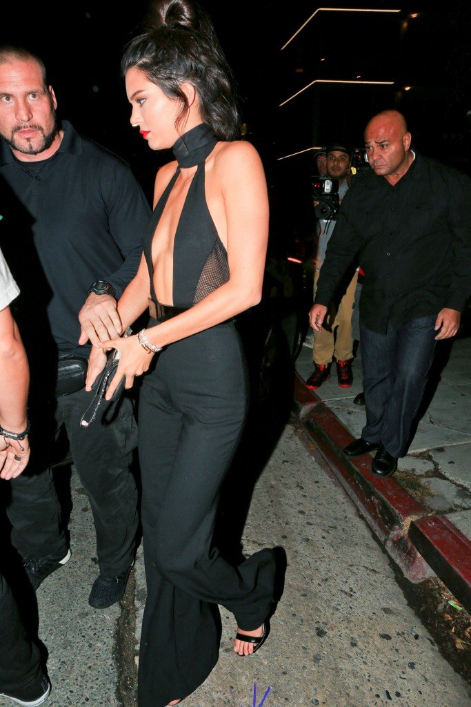 Kendall-Jenner-Braless-24