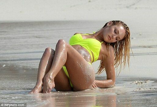 Candice-Swanepoel Sexy-Photos-32