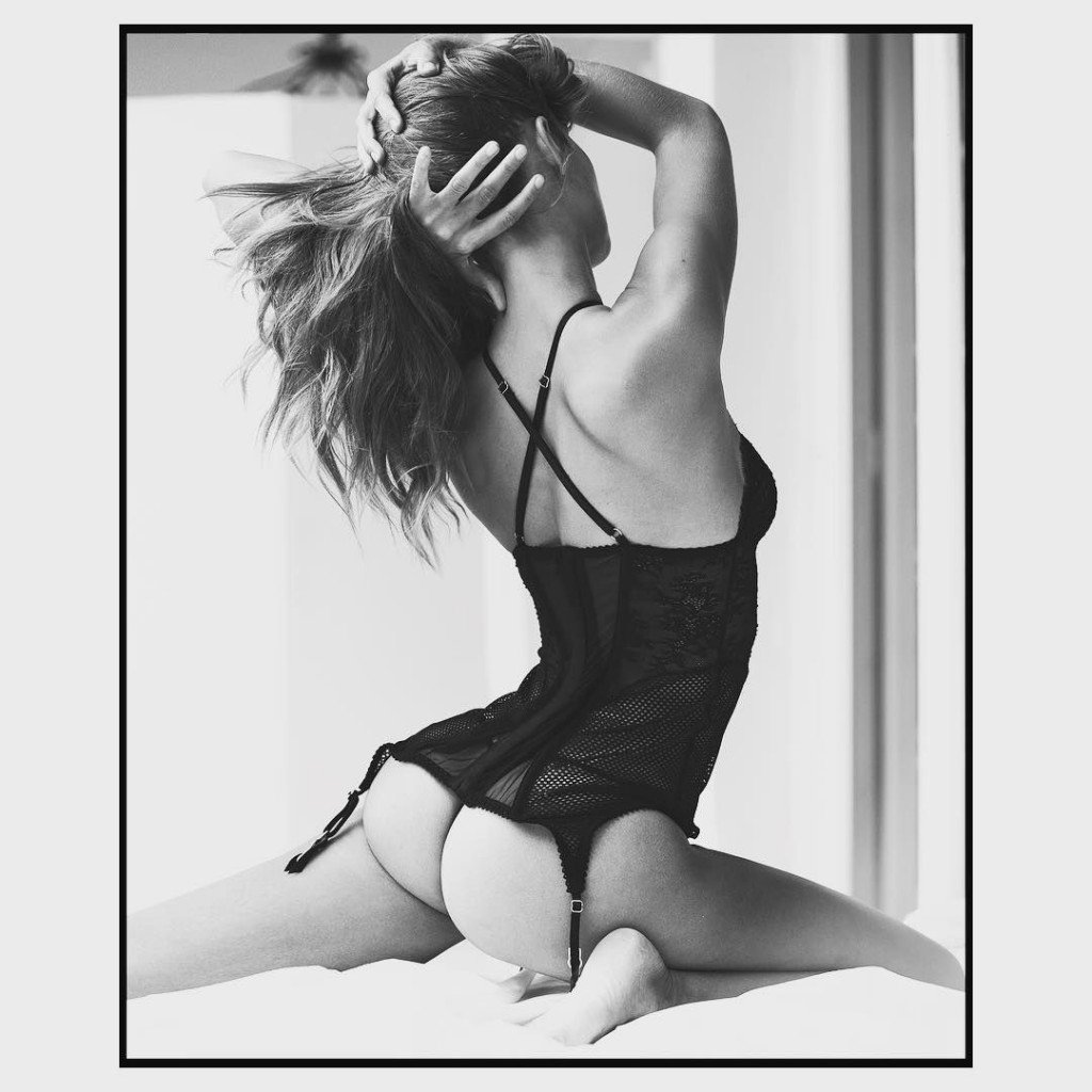 Josephine-Skriver-Ass