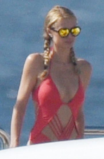 Paris-Hilton-Sexy-3