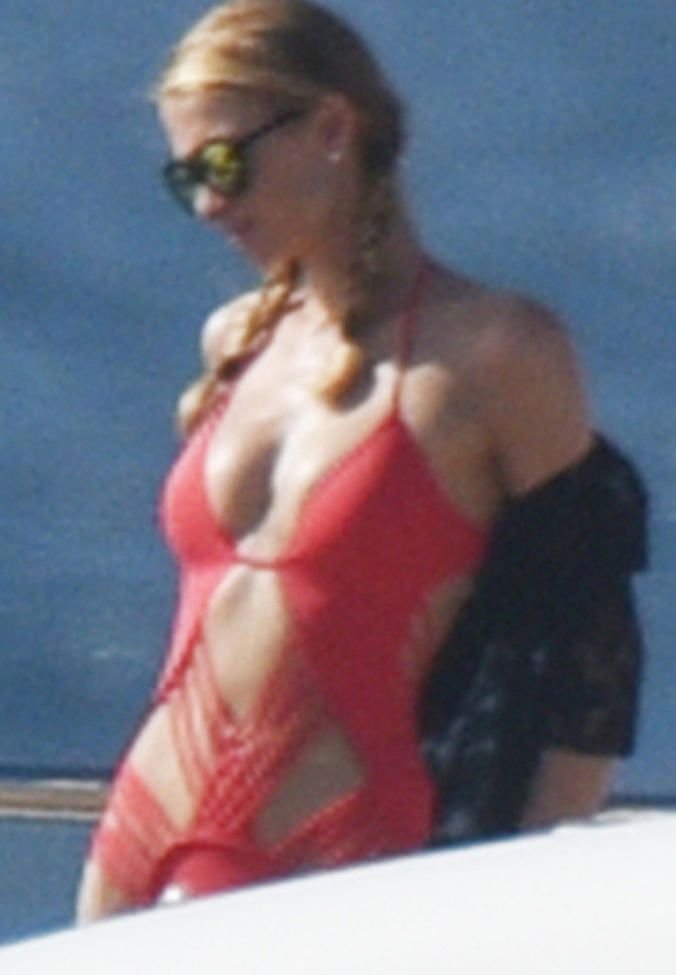 Paris-Hilton-Sexy-4