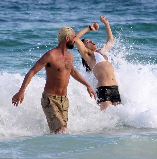 Michelle-Rodriguez-Sexy-15