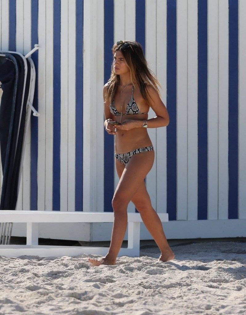 Rachel-Barnes-en-Bikini-6