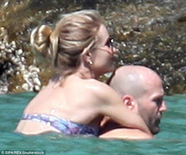 Rosie-Huntington-Whiteley-Bikini-12