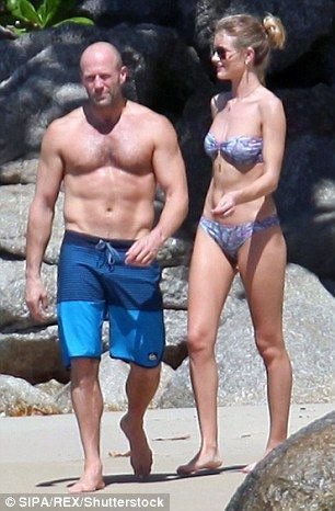 Rosie-Huntington-Whiteley-Bikini-7