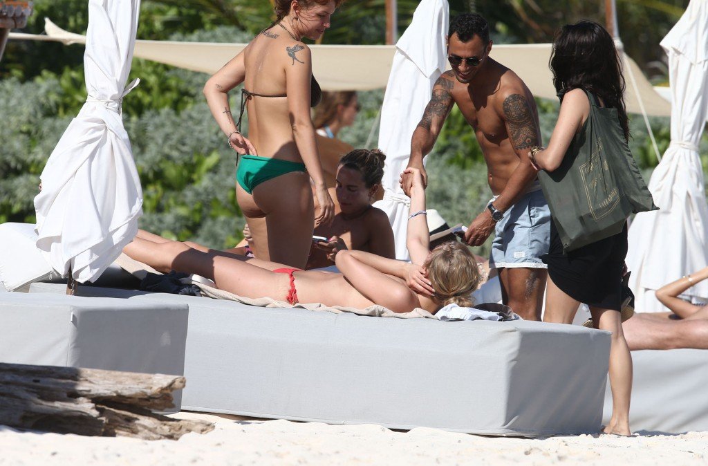 Toni-Garrn-Topless-25