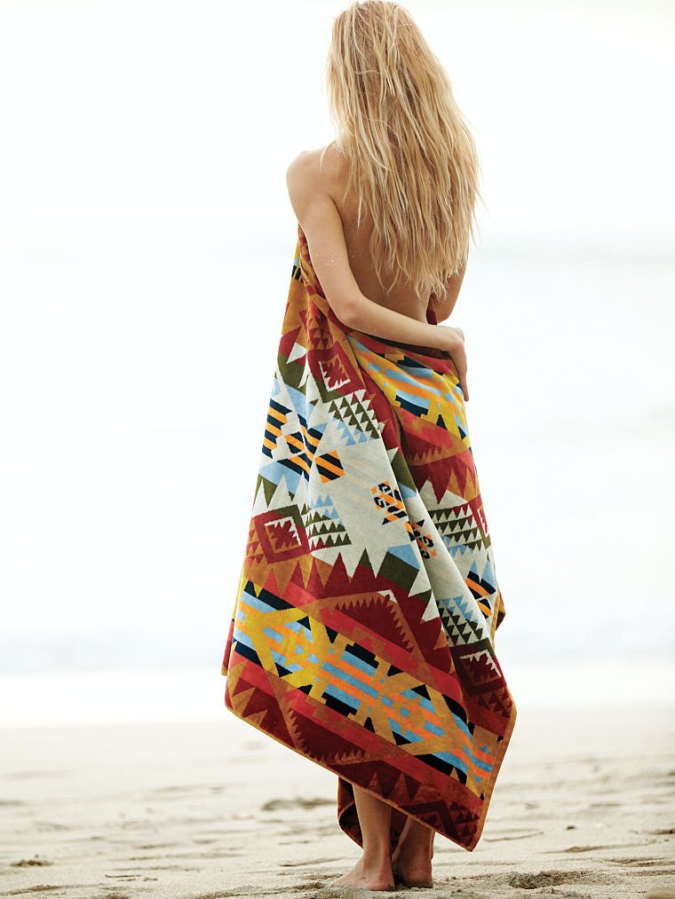 Candice-Swanepoel-Sexy-9