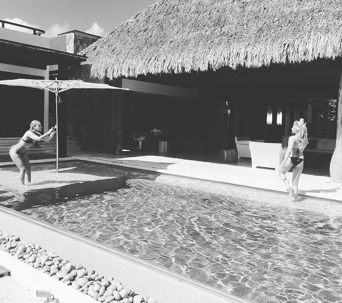 Chloe-Grace-Moretz-in-a-Bikini-2