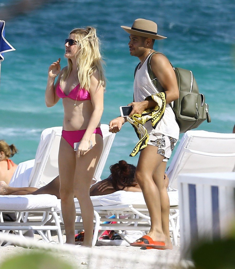 Ellie Goulding en Bikini 4