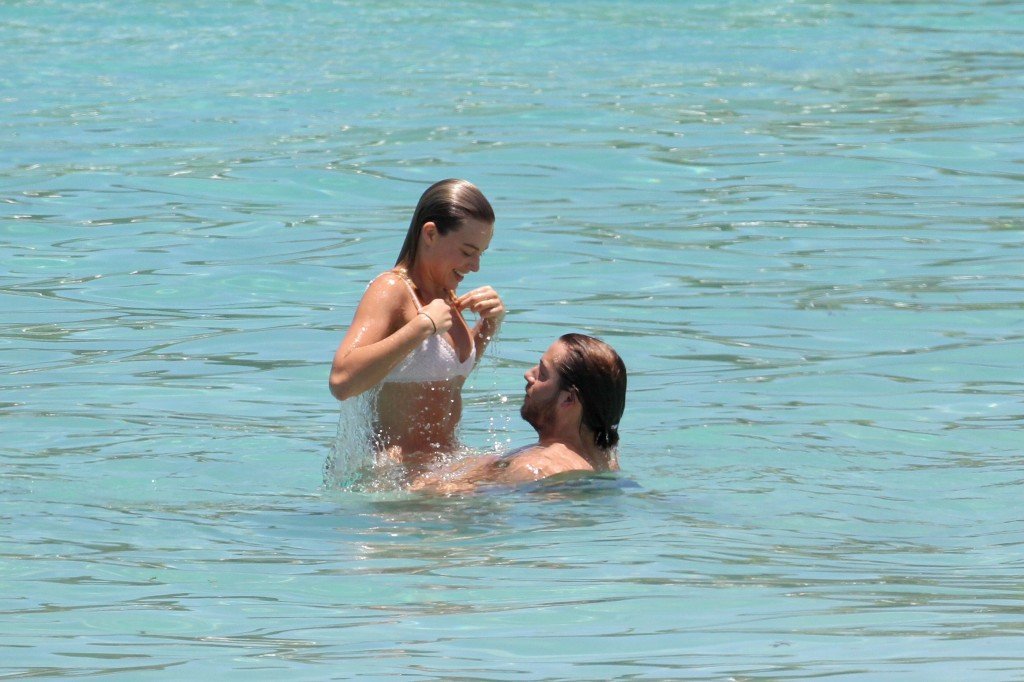 Margot Robbie en Bikini 26